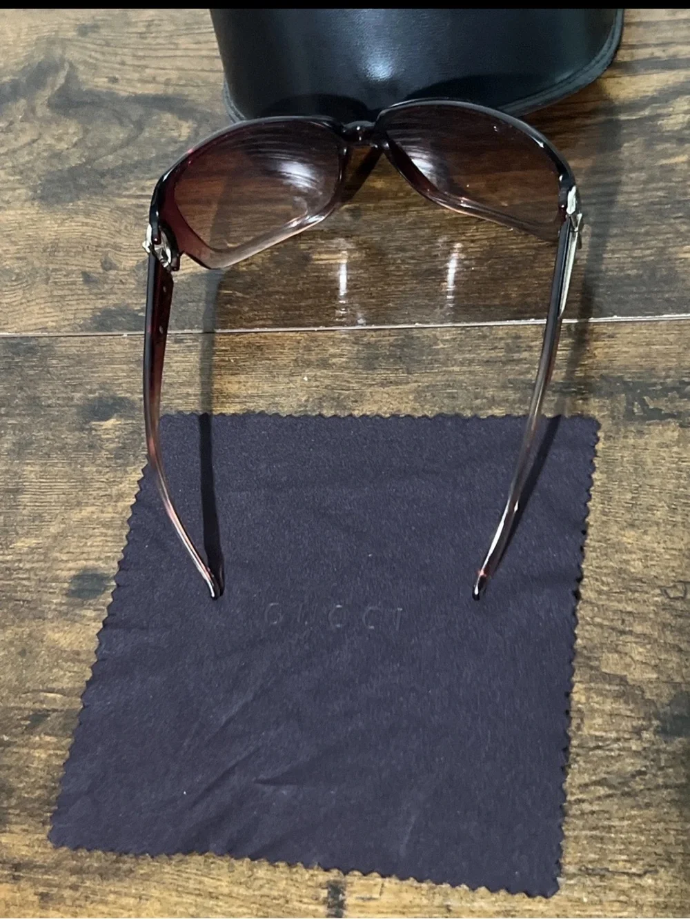 Gucci sleek sunglasses